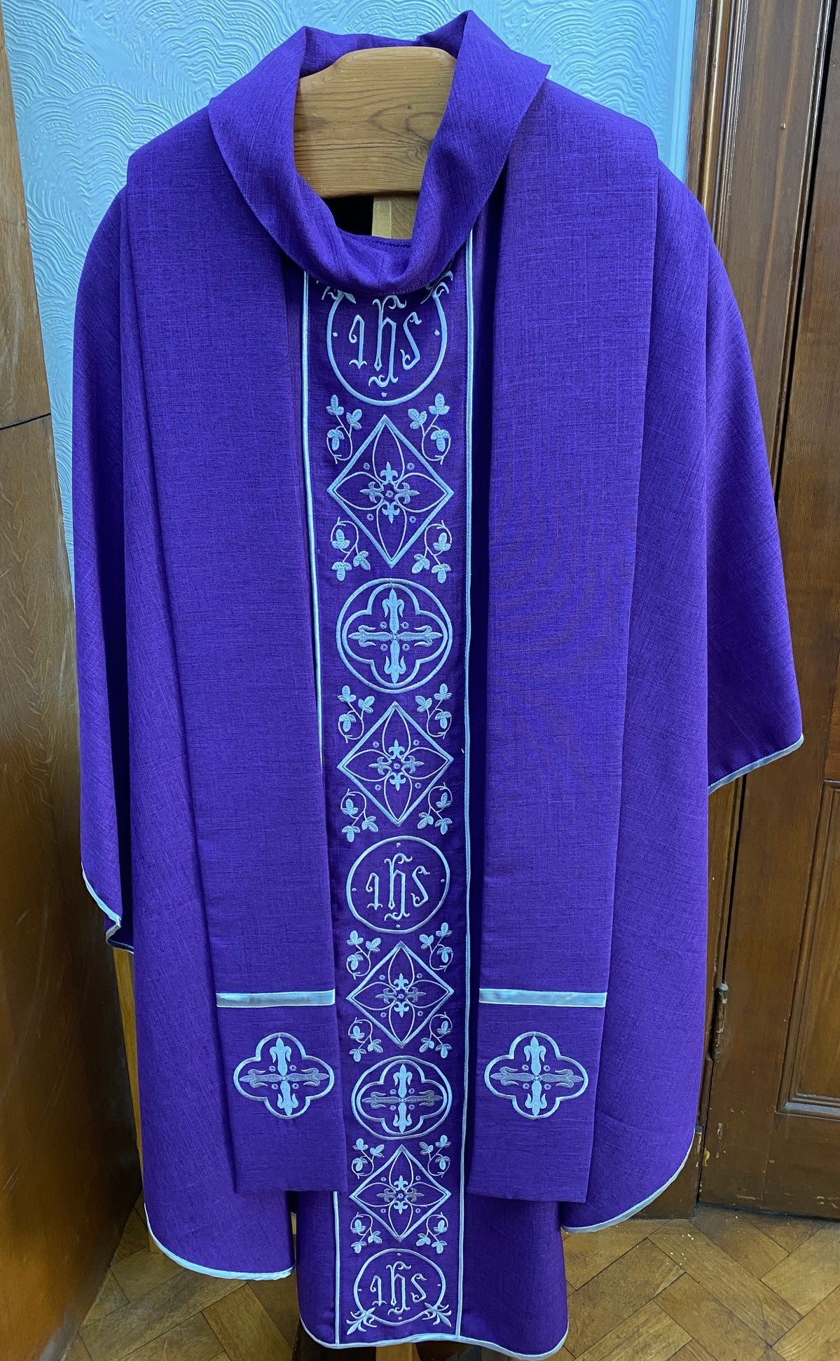 Chasuble purple and stole silver embroidery