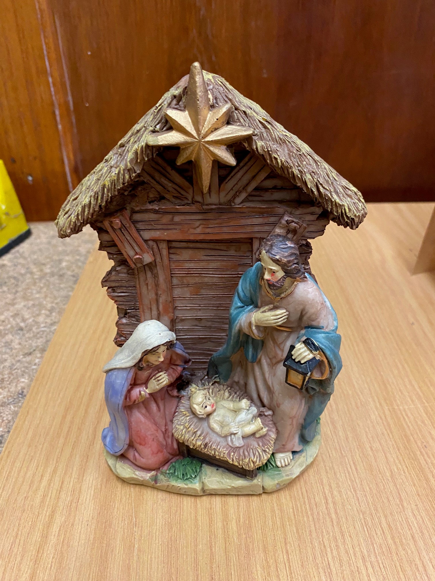 Nativity one-piece ceramic statue