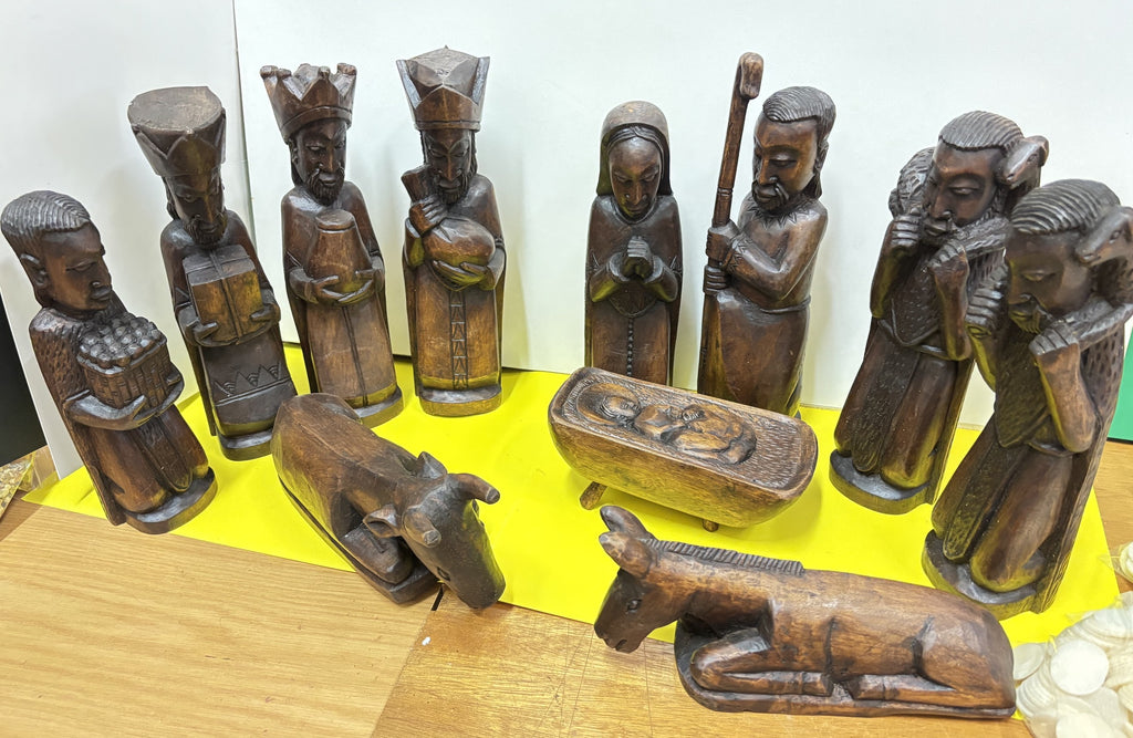 Nativity set wood carving (Zimbabwe)